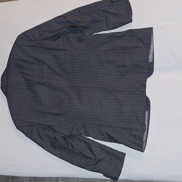 👨 Hugo Boss suit jacket/blazer/sports coat. Gray w/ blue pinstripes. Wool/silk. - Picture 13 of 15